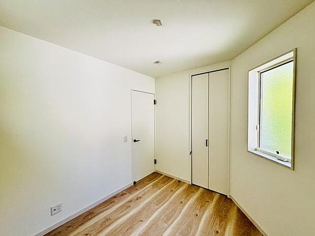 いつでもお部屋をスッキリお使い頂ける収納スペースを設置。