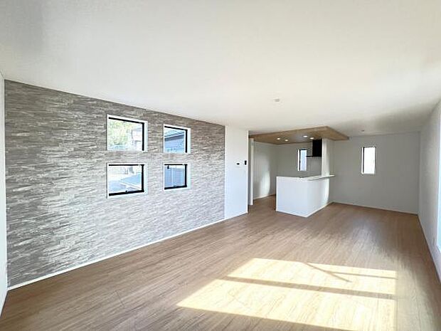 リビングダイニングになります。ご家族そろっての素敵な空間になりそうですね。