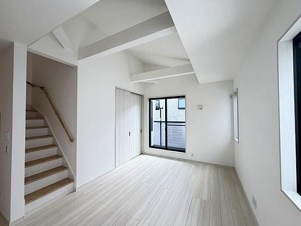 家族団らんの場所としてゆったりと居心地の良いリビングです。