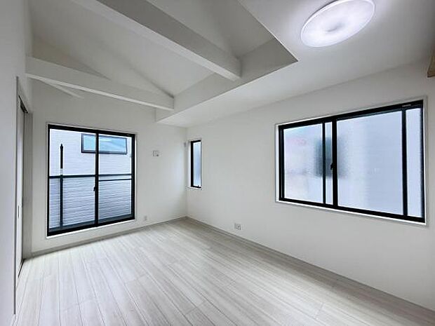 リビングダイニングになります。ご家族そろっての素敵な空間になりそうですね。