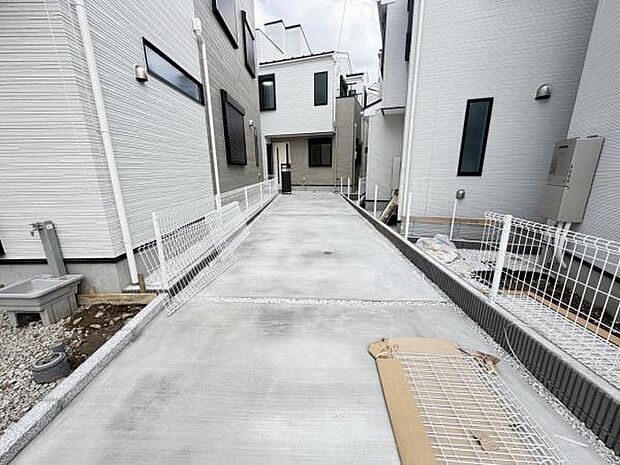 駐車場ももちろん完備しておりますのでお車所有の方にも心強いです。