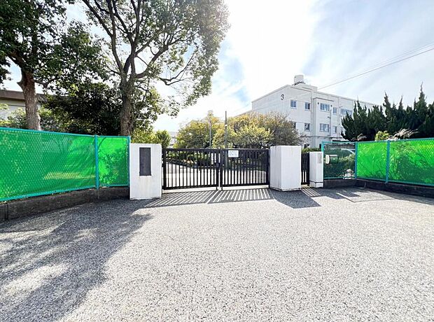 横浜市立金沢中学校まで約1000m（徒歩13分）