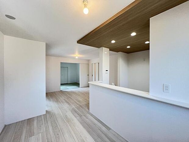 リビングダイニングになります。ご家族そろっての素敵な空間になりそうですね。