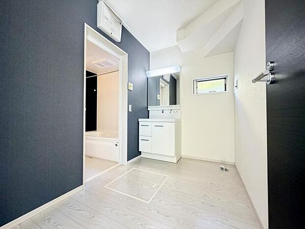 脱衣所は小さなお子様がいるご家庭にも重宝されます。