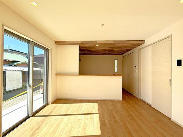 ご家族の温かい時間を演出するダイニングスペースです。