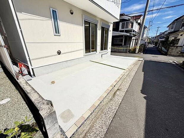 駐車場ももちろん完備しておりますのでお車所有の方にも心強いです。