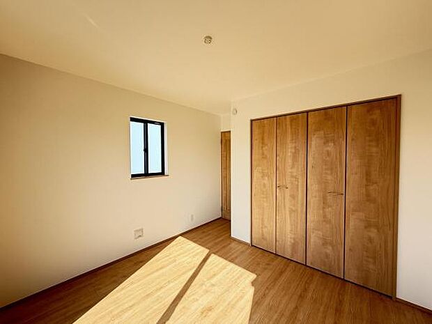 いつでもお部屋をスッキリお使い頂ける収納スペースを設置。