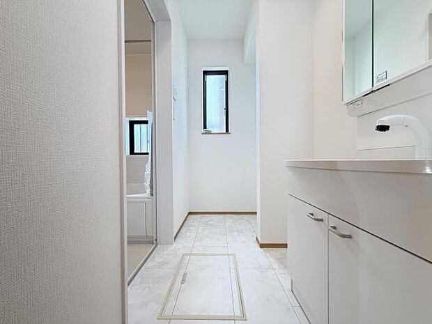 脱衣所は小さなお子様がいるご家庭にも重宝されます。