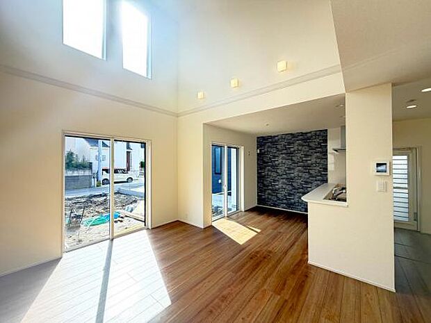 家族団らんの場所としてゆったりと居心地の良いリビングです。