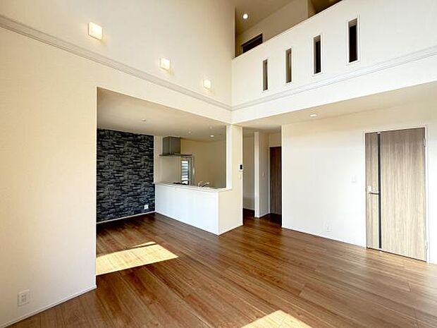 リビングダイニングになります。ご家族そろっての素敵な空間になりそうですね。