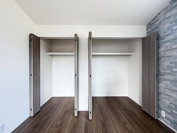 いつでもお部屋をスッキリお使い頂ける収納スペースを設置。