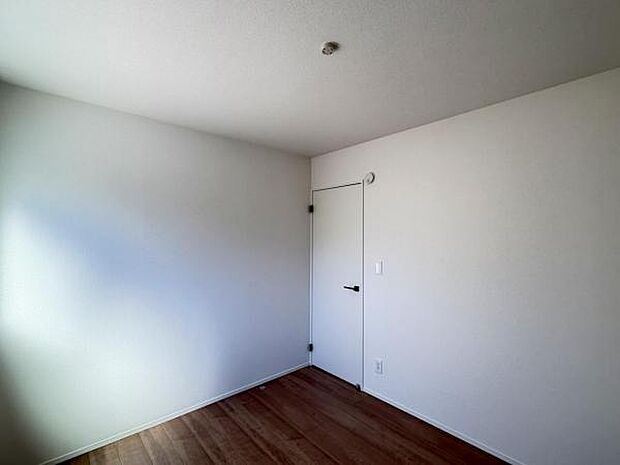 5.2帖の洋室はゲストルームとしてもお使い頂けますね。