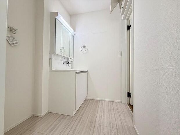 脱衣所は小さなお子様がいるご家庭にも重宝されます。