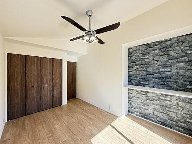 いつでもお部屋をスッキリお使い頂ける収納スペースを設置。