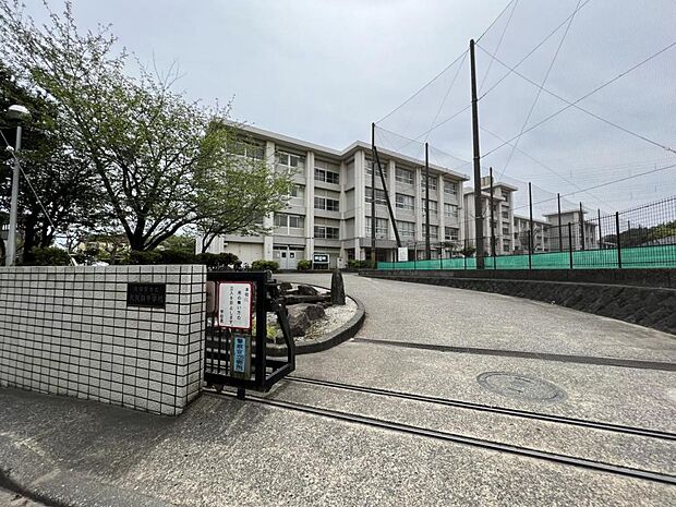 横須賀市立大矢部中学校まで約580m(徒歩8分)