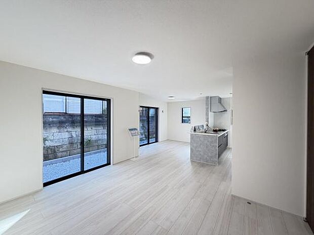 リビングダイニングになります。ご家族そろっての素敵な空間になりそうですね。