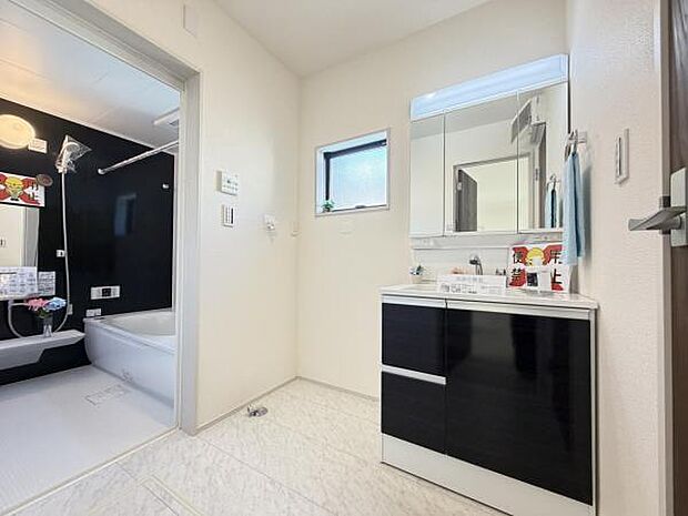 脱衣所は小さなお子様がいるご家庭にも重宝されます。