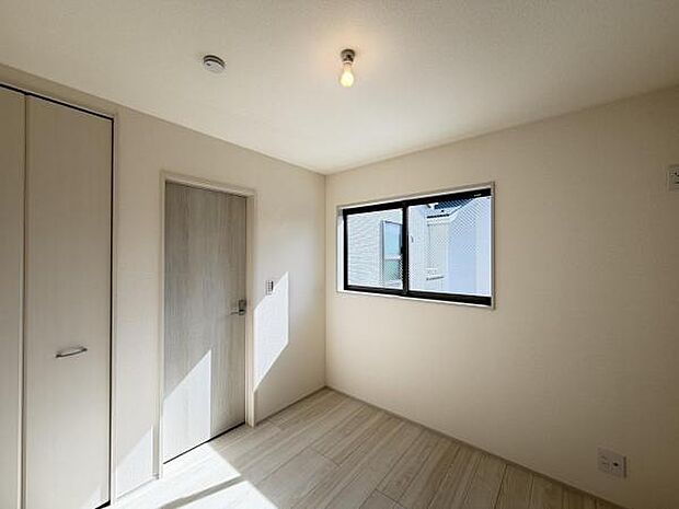 4.5帖の洋室はゲストルームとしてもお使い頂けますね。