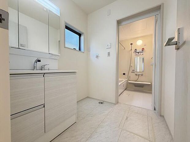 脱衣所は小さなお子様がいるご家庭にも重宝されます。