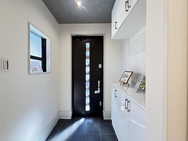 いつも気持ちよくご家族を迎えられる玄関です。