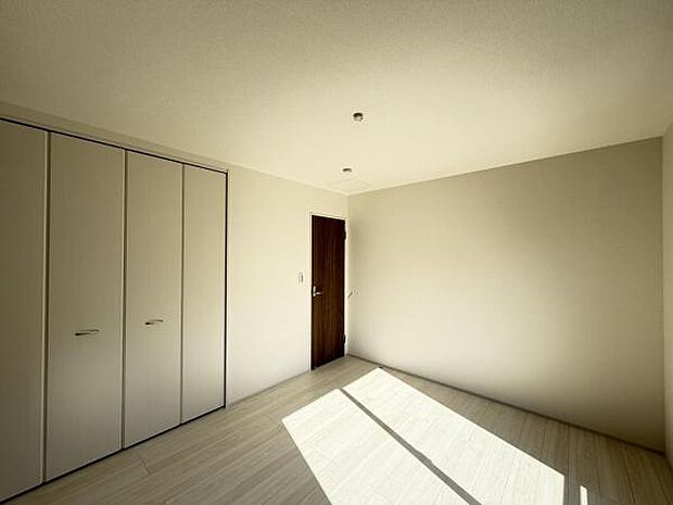 いつでもお部屋をスッキリお使い頂ける収納スペースを設置。