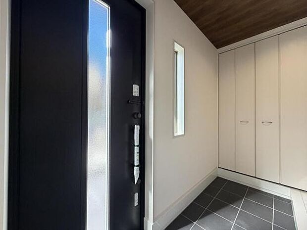 いつも気持ちよくご家族を迎えられる玄関です。