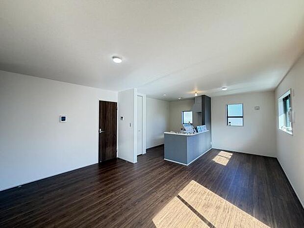 家族団らんの場所としてゆったりと居心地の良いリビングです。