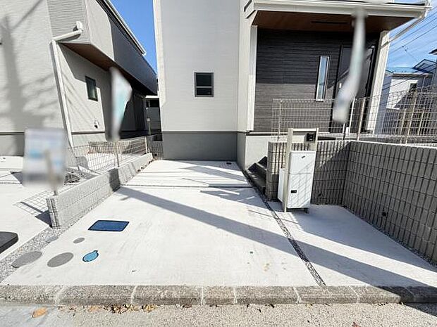 駐車場ももちろん完備しておりますのでお車所有の方にも心強いです。