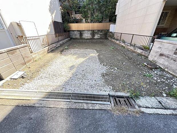 雨風から大切な愛車を守るビルトインガレージです。