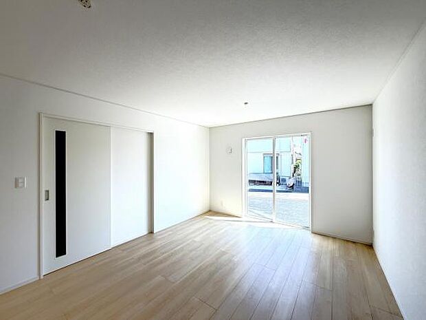 家族団らんの場所としてゆったりと居心地の良いリビングです。