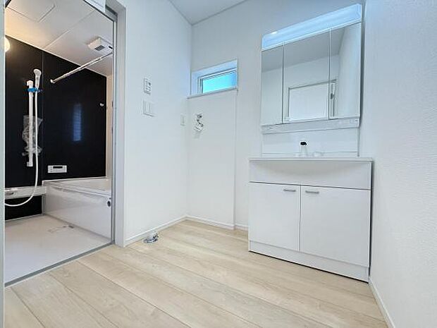 脱衣所は小さなお子様がいるご家庭にも重宝されます。