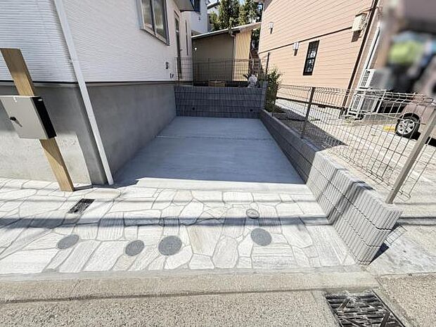 駐車場ももちろん完備しておりますのでお車所有の方にも心強いです。