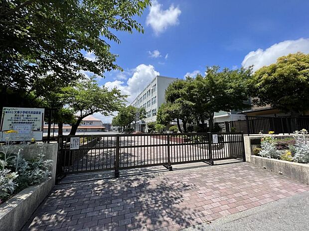横浜市立文庫小学校まで約510m(徒歩7分)