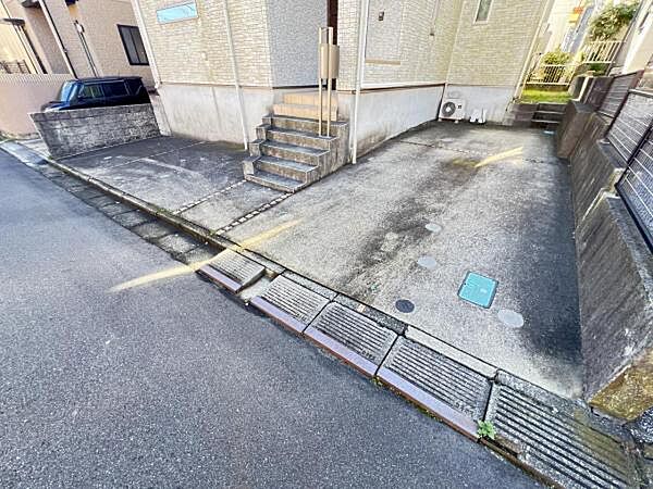 セカンドカーにも便利な駐車2台可能です※車種制限あり