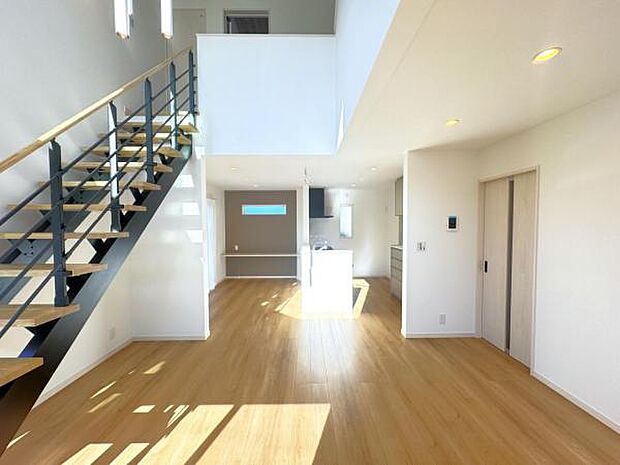 家族団らんの場所としてゆったりと居心地の良いリビングです。