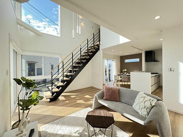 リビングダイニングになります。ご家族そろっての素敵な空間になりそうですね。