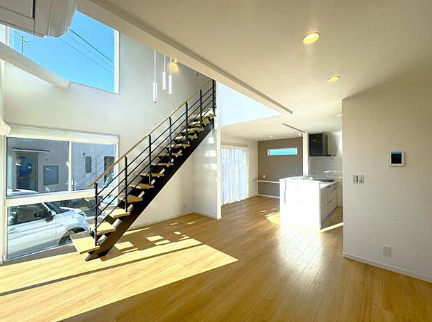 リビングダイニングになります。ご家族そろっての素敵な空間になりそうですね。