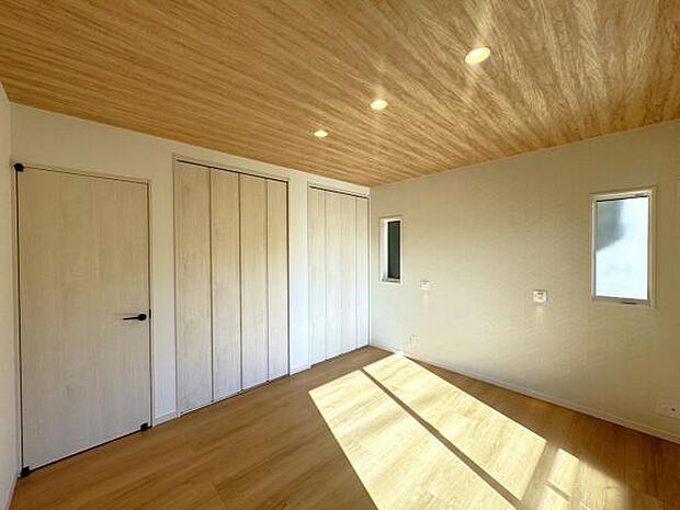 いつでもお部屋をスッキリお使い頂ける収納スペースを設置。