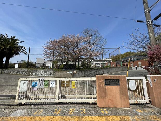 横須賀市立武山小学校まで約400m（徒歩5分）