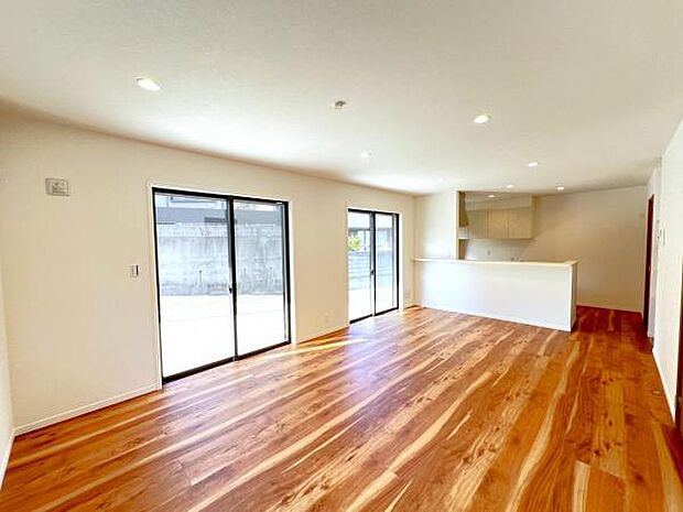 リビングダイニングになります。ご家族そろっての素敵な空間になりそうですね。