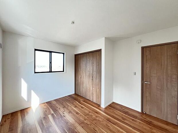 いつでもお部屋をスッキリお使い頂ける収納スペースを設置。