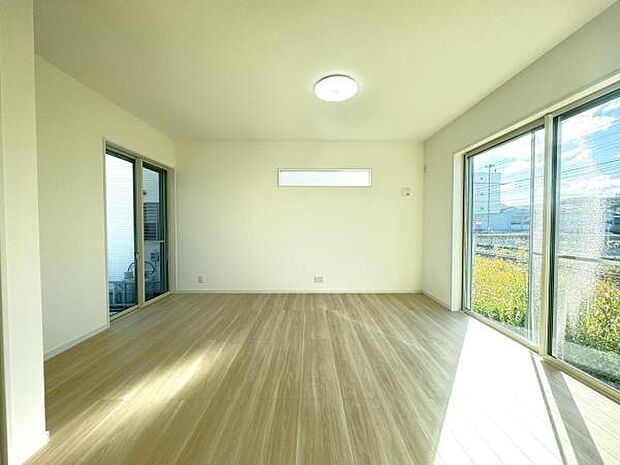 家族団らんの場所としてゆったりと居心地の良いリビングです。