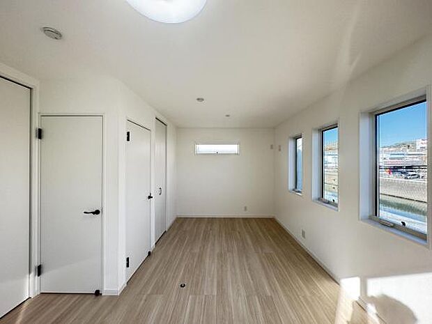 9.5帖の洋室はお子様の成長に合わせ2部屋に変更することも可能です。