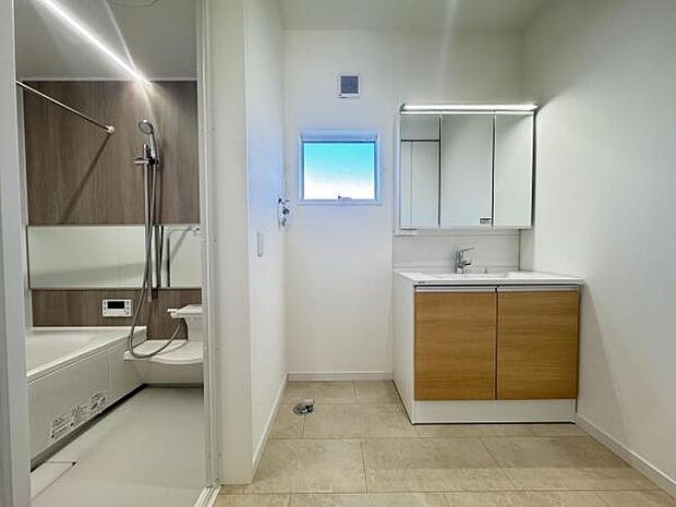 脱衣所は小さなお子様がいるご家庭にも重宝されます。