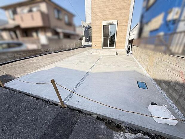 駐車場ももちろん完備しておりますのでお車所有の方にも心強いです。