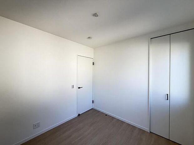 いつでもお部屋をスッキリお使い頂ける収納スペースを設置。