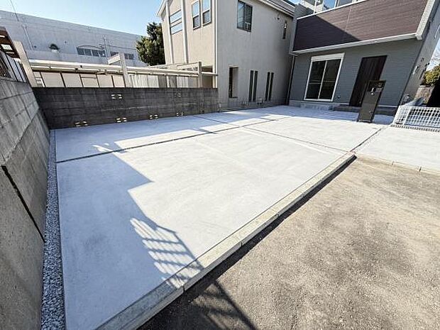 駐車場ももちろん完備しておりますのでお車所有の方にも心強いです。