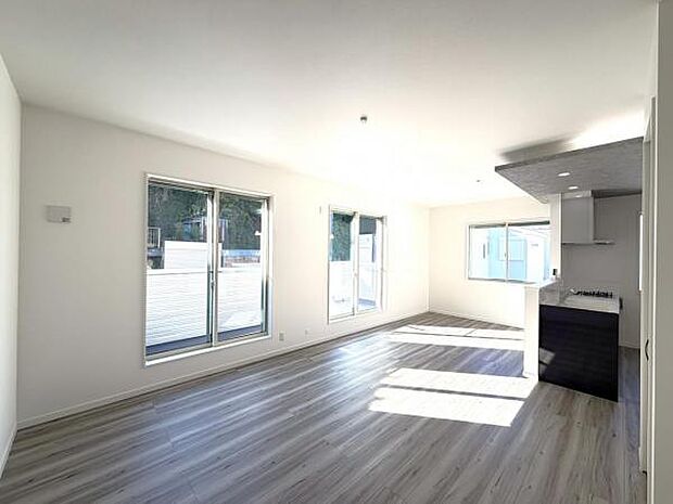 リビングダイニングになります。ご家族そろっての素敵な空間になりそうですね。