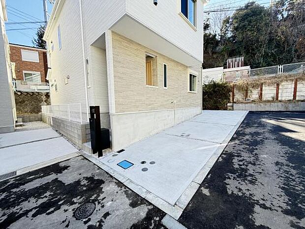 駐車場ももちろん完備しておりますのでお車所有の方にも心強いです。