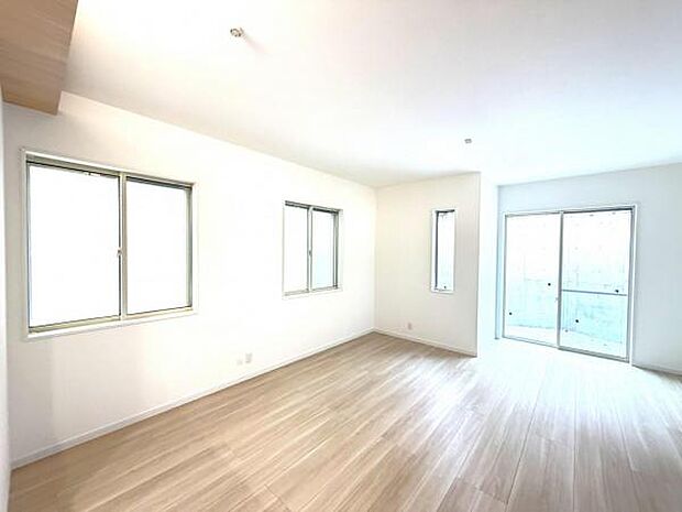 リビングダイニングになります。ご家族そろっての素敵な空間になりそうですね。